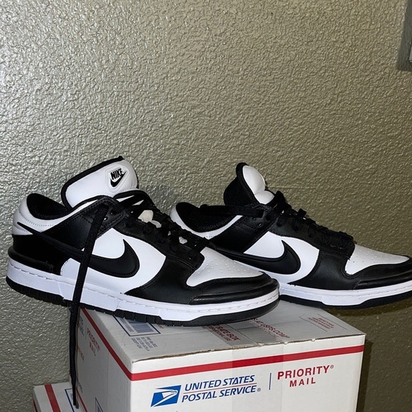 Nike Black and White Athletic Shoes - Picture 1 of 12